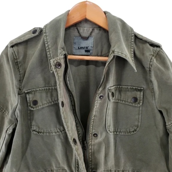 Levi’s Women’s Cargo Utility Jacket – Size 6 – Elbow Patch Detail, Olive Green - Picture 6 of 6